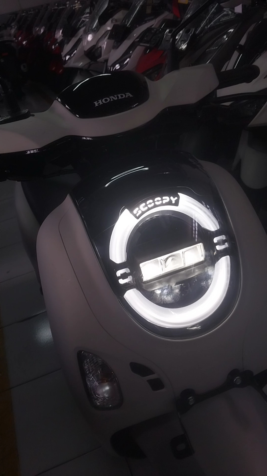 new honda scoopy prestige white versi 2025  #scoopymodifikasi #fyp #scoopyterbaru 