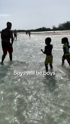 Fraternal Boy Girl twins… lol! Always make it fun. This was #Twins first trip was to #turksandcaicos ! clearly boys gonna be boys where ever they go! 😂 #bgtwins #fraternaltwins #twinlife #boytwin #boys #bonusdad #blendedfamily #familyvacation #beachvibes 