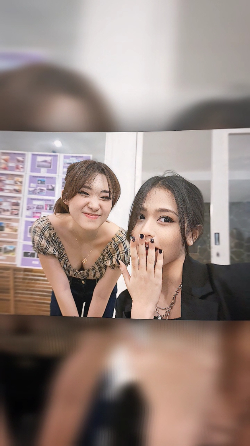 #kathrinajkt48 #livyrenata 