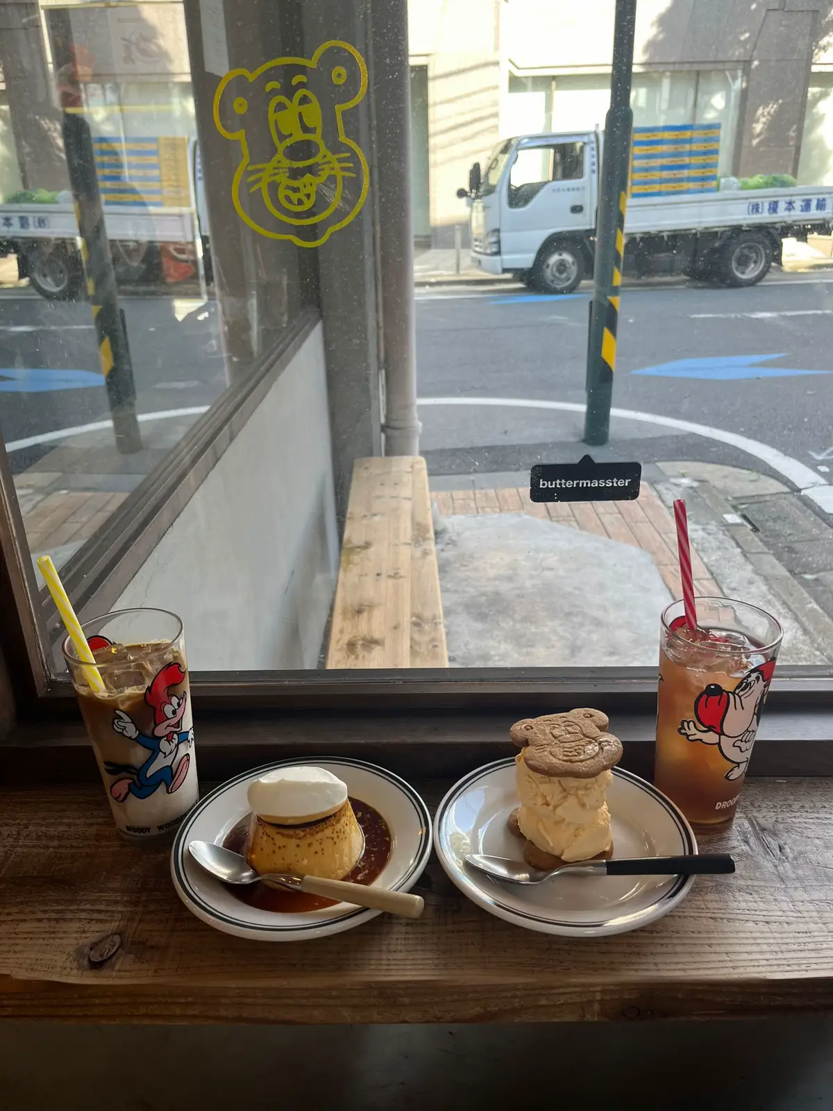 デザインが何から何までかわいいカフェ🐻‍❤️ プリンもクッキーサンドも想像より大きかった！ グラス何来るかわかんないのも楽しい絶対リピ！！！✨️ #新宿カフェ #代田橋カフェ #東京カフェ #カフェ #おすすめ #バターマスター #buttermaster