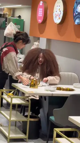 这是不是女孩子都喜欢的头包脸 #发型 #金毛狮王