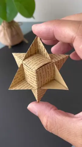 This six-pointed star that can be rotated between the fingers is so fun. Take your children to make it together #handmade #kindergarten ##craft #fyp #crafts #DIY #foryou #creative #decoration #crafty #recycling #decor#DIY #DIY911 