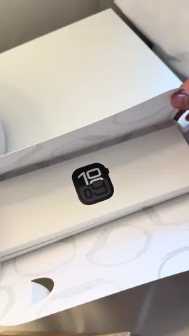 AHHHH 💖 #applewatch #unboxingvideo #unboxing #unboxingasmr #applewatchseries10 #jetblack 