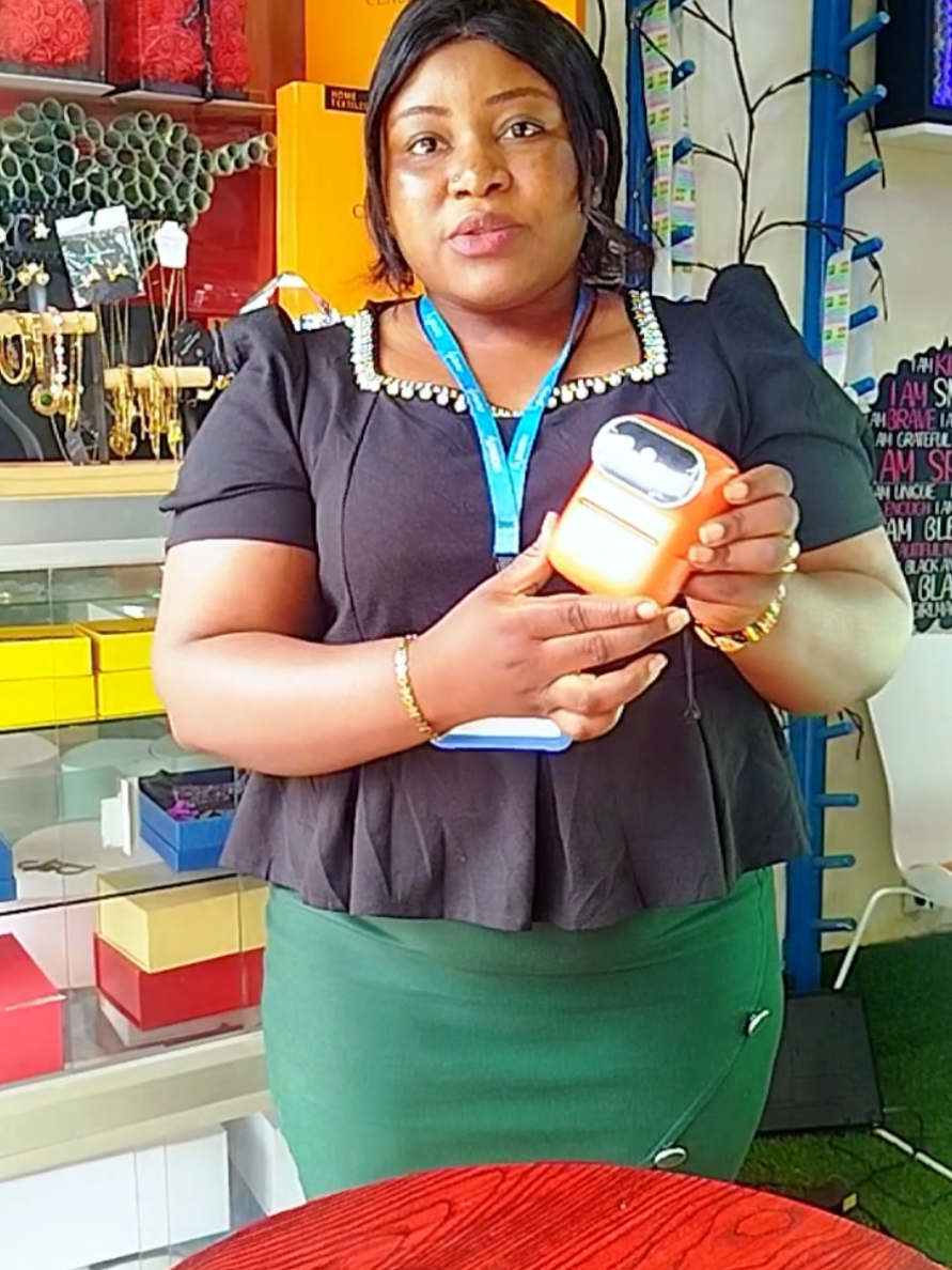 Mini imprimante thermique sans encre très pratique En solde à 27000 f avec un rouleau d étiquette offert. Plusieurs variétés d'étiquettes disponibles aussi dans nos locaux #entrepreneur #business #chefdentreprise #imprimante #pourtoi #viral_video #camerountiktok🇨🇲 