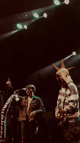 Kadang Lautan Api.. kadang juga Bertaruh Pada Api.. matursuwun @Dongker.Band semoga silaturahminya tetap berlanjut! #thejeblogsberaksi #baladagehel 