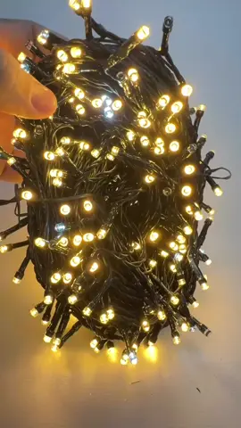 Ilumine seu Natal com o Cordão de Luz LED de 300 lâmpadas fixas e efeito strobe, perfeito para criar uma decoração mágica e inesquecível! Com proteção à prova d’água, esse cordão é ideal tanto para ambientes internos quanto externos, garantindo beleza e segurança em qualquer espaço. ✨ Características: 	•	300 LEDs que proporcionam uma iluminação vibrante e encantadora. 	•	Efeito strobe que traz um toque especial, alternando flashes de luz para um visual dinâmico. 	•	À prova d’água: perfeito para varandas, jardins, sacadas e áreas externas. 	•	Energia eficiente: baixo consumo de energia, economizando na conta de luz. Transforme qualquer ambiente em um cenário de Natal com este cordão de LED e encante a todos com uma iluminação que faz a diferença! #Natallluminado #DecoracaoNatalina #PiscaPiscaLED #CordaoDeLuz #LuzesDeNatal #Natal2024 #DecoraçãoDeNatal #LuzinhasDeNatal #NatalMagico #FestasDeFimDeAno #AmbienteAconchegante #IluminacaoExterna #DicasDeNatal #DecoreComAmor #EstiloNatalino