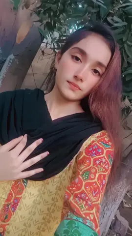 Please unfreeze my account 💔 #foryou #foryoupage #trendingsong #viraltiktok #unfrezzmyaccount #viralsong #fypシ゚viral #singerkomalakhtar #viralvideo #trending #growmyaccount 