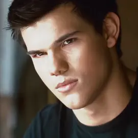 It's getting hot ❤️‍🔥#twilight #crepusculotwilight #jacob #jacobblack #crepusculo #lobo #wolf #b #j 