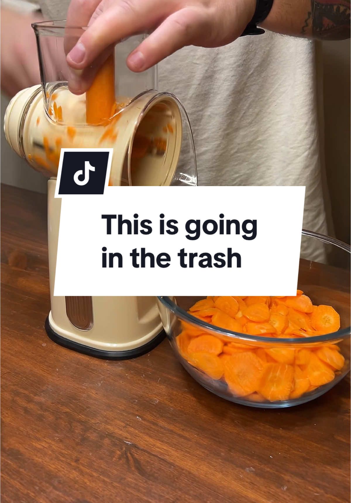 This thing can do it all! Cheese, potatoes, veggies, etc! #rotaryshredder #rotarycutter #kitchengadget #kitchengadgets #tiktokshopfinds #tiktokshopping #tiktokshopblackfriday #tiktokshopcybermonday #spotlightfinds #blackfridayearlydeals #blackfridaydeals #cheeseshredder #KitchenHacks 