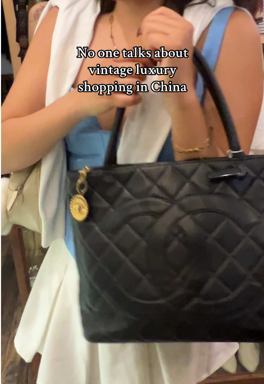 Vintage luxury shopping in China is seriously underrated! It feels like no one is really talking about it yet, but it deserves way more attention. 🛍️👛 #vintage #vintageluxurybag #secondhanddesigner #chinashopping  #luxury #chanel #dior #celine #viviennewestwood #burberry #thrift #china #vintagefashion 