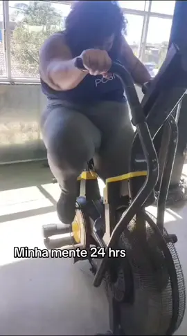Eu juro que na minha mente eu estava super rapido 🤣🤡#vaiclaudiavcconseguikkkk #memestiktok #gymgirls #treinar #gordinha #gym #evoluçãonaacademia 