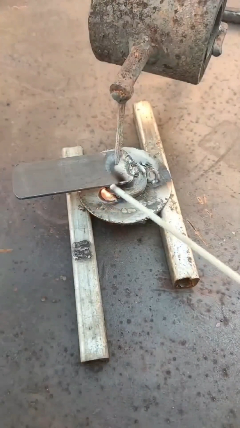 Creative welder,s ideas 💡  #weldernation #welder #stickwelding #wedling #weldingtiktok #ironwelding #WELD #weldingtricks #weldingproject 