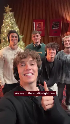 Anzeige | We’re doing a Christmas TAKE...Over 😱🎄 #jinglebellrock @LUIS FREITAG @jacob rott @julien brown @Bene @Tim Schaecker 