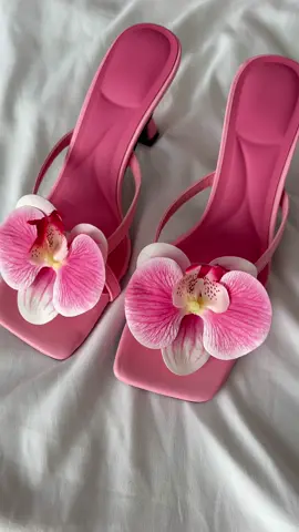 The prettiest flower heels 🌸💛  • • • • • • • • • • • • • • #fashion #style #shopping #shoes #heels #flowerheels flower heels flower sandals flower shoes #sandals #fashionstyle #fashionstylist #fashionblogger #stylevlogger #beachoutfit #vacationoutfit #vacayinspo #vacationinspo what to wear on vacation beach outfit inspiration beach outfit inspo beach shoes colorful style #fashiontiktok #orchidheels #girlystyle 
