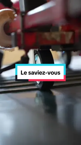 Chez FACOM, afin d’assurer la durabilité de nos produits, nous réalisons sur nos servantes plusieurs types de tests dignes des plus grands athlètes ! 👉50 000 ouvertures et fermetures des tiroirs, soit l’équivalent de 10 ans d’utilisation. 👉70km en tapis roulant - environ 63 heures, chargées à 160kg. C’est ça la qualité FACOM. #servante #facommunauté #durabilite #originefrancegarantie #servantefacom