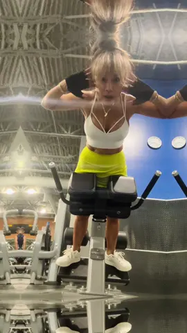 #back #gym#backstrengthening #neongreen #tiktok #fyp #GymTok #skort #fashionlove #yoga#fit #Fitness @lululemon 