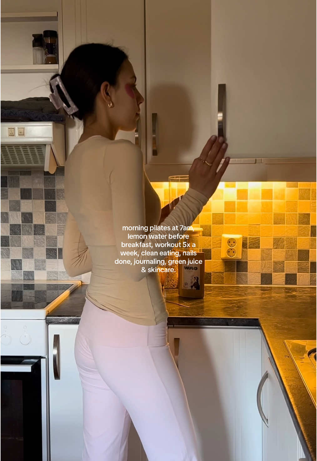 taking care of yourself > 🧘🏻‍♀️🫧 #SelfCare #selfcareaesthetic #clean #healthylifestyle #healthandwellness #wellness #wellnessgirl #selfcareroutine #thatgirlaesthetic #thatgirl #cleangirl #healthyhabits #highmaintenance #girltherapy #selfcarecheck #skincare #pilates #pilatesgirl #pinterestinspo #pinterestaesthetic #exercere @exercere @goodgirlcollective @WAO Matcha 🍵 @Djerf Avenue @Clinique @Gisou @Olaplex 