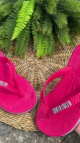 #chinelopersonalizado #havaianascustomizadas #chineloplataforma #Enviamos #chinelosantalolla #chineloconfortável  _ SANTA LOLLA PLATAFORMA _💐✨✨✨✨✨✨✨ ✔️100% micro expandido. ✔️macia confortável. ✔️Correia pintada . ✔️Sola maior com pintura no meio . 🔝🔝🔝🔝 33/34 35/36 37/38 39/40