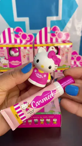 Pá-ra tudo! 😱 Não é só o cheirinho perfeito, mas também a pigmentação dos sonhos! Carmed Hello Kitty, nós te amamos! 💖✨ Quem também tá apaixonada? Disponivel em nossa loja  R$ 46,90 #carmedhellokitty #carmed #carmedlovers #hellokitty