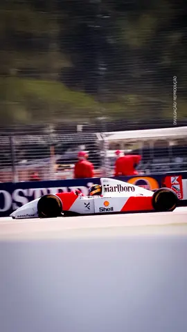 Simplesmente o melhor: essa é a única trilha sonora possível para definir a última vitória de Senna com a McLaren. #AyrtonSenna #formula1 #Sennasempre