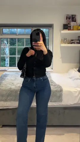 The ultimate pair of stretchy jeans, genuinely worth every penny 💓 wearing a size 36 in the wide leg #jeans #OOTD 