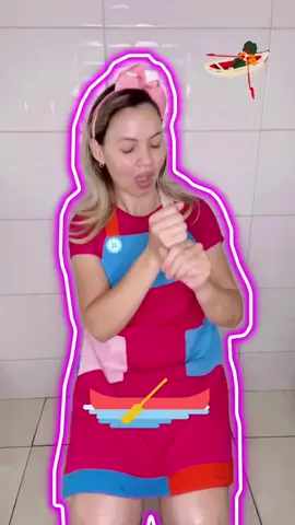 Olélé moliba makasi Mais uma música de roda africana!  A simpática canção, que fala sobre um barquinho enfrentando a correnteza de um rio. Oh que delícia, então peguem seus pequenos barqueiros e remem com eles! Mais do que uma simples brincadeira, essas canções e ilustrações trazem a tona o valor da representatividade! Olélé ! Olélé ! Moliba makasi Mboka na yé Mboka mboka Kasaï Olélé ! Olélé ! Moliba makasi  Eeo ee eeo Benguéla aya Benguéla a Oya oyaYakara a Oya oyaKonguidja a Oya oya Olélé ! Olélé ! Moliba makasi  Olélé! A correnteza está forte! Ei barqueiro Pegue seus remos E empurre a água para atrás de você Olelê A correnteza está forte! Barqueiro! Você rema forte! Você rema rápido! Sua canoa desliza na água! OlelêA correnteza está forte Barqueiro, você ainda está de pé Vamos, reme Vamos a Kinshasa* OlelêA correnteza está forte #afrobrasileira #EducaçãoInfantil #educacaoinfantil #dançaafricana #musicalizaçãoinfantil  #culturaafro 📌 Gostou?!  💖 Curte!  💬 Deixa seu comentário e  ↗️ Compartilha este Post com alguém que precisa disso! 😍💓😘 .  . . . . . . .  . . . . . . .  #músicainfantil #musicaparacrianças #professoradeeducacaoinfantil #professora #professoras #professoradaeducaçãoinfantil #educaçãoinfantil #professoraeducacaoinfantil  #educacaoinfantil #consciencianegra #pedagogia #pedagoga #relaçõesétnicoraciais #atividadesludicas #professoracriativa  #pedagogas #professorasdobrasil #consciêncianegra #relaçõesétnicoraciais #professorando  #erer #bncceducaçãoinfantil #experienciaspedagógicas  #bnccna pratica