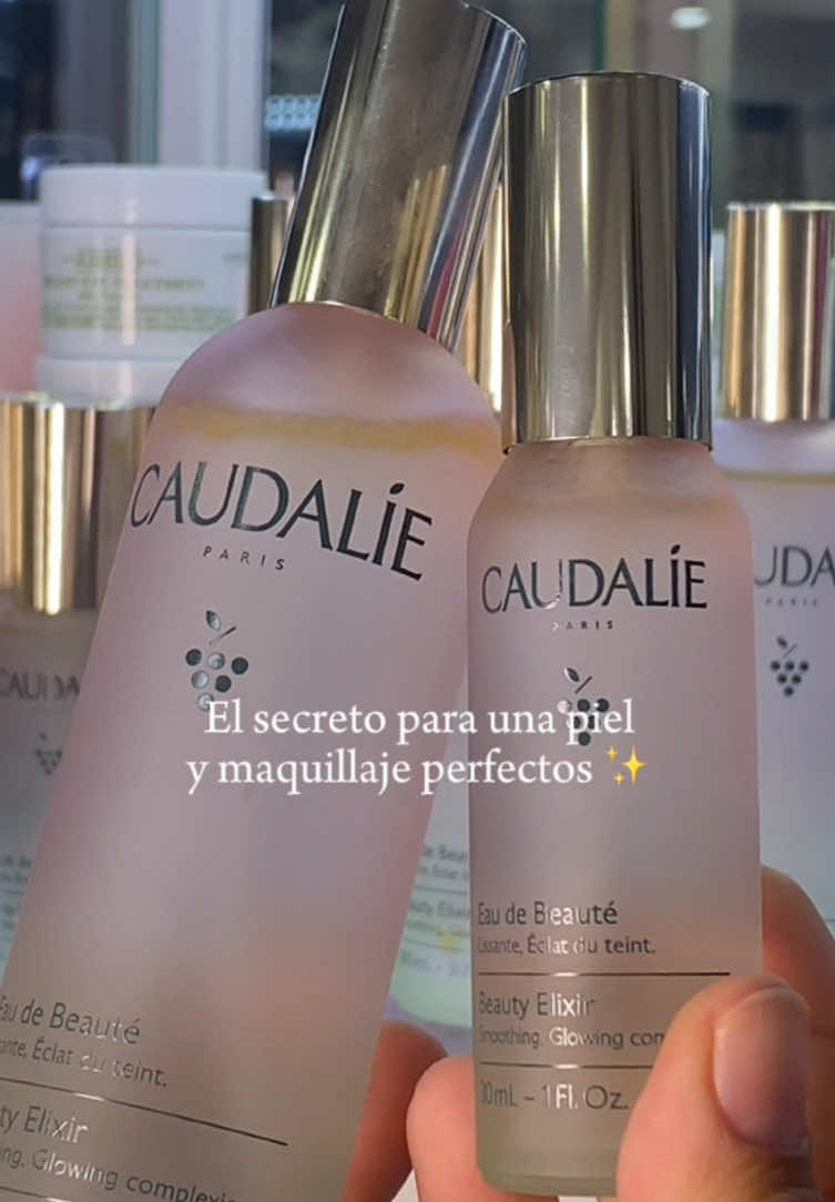 Beauty Elixir ✨ Producto emblemático de Caudalie, el Agua de Belleza es una bruma tratante 100% natural con numerosas propiedades. Reaviva el resplandor del cutis, minimiza los poros y fija un poco el maquillaje 🥰 acto para todo tipo de pieles ✨