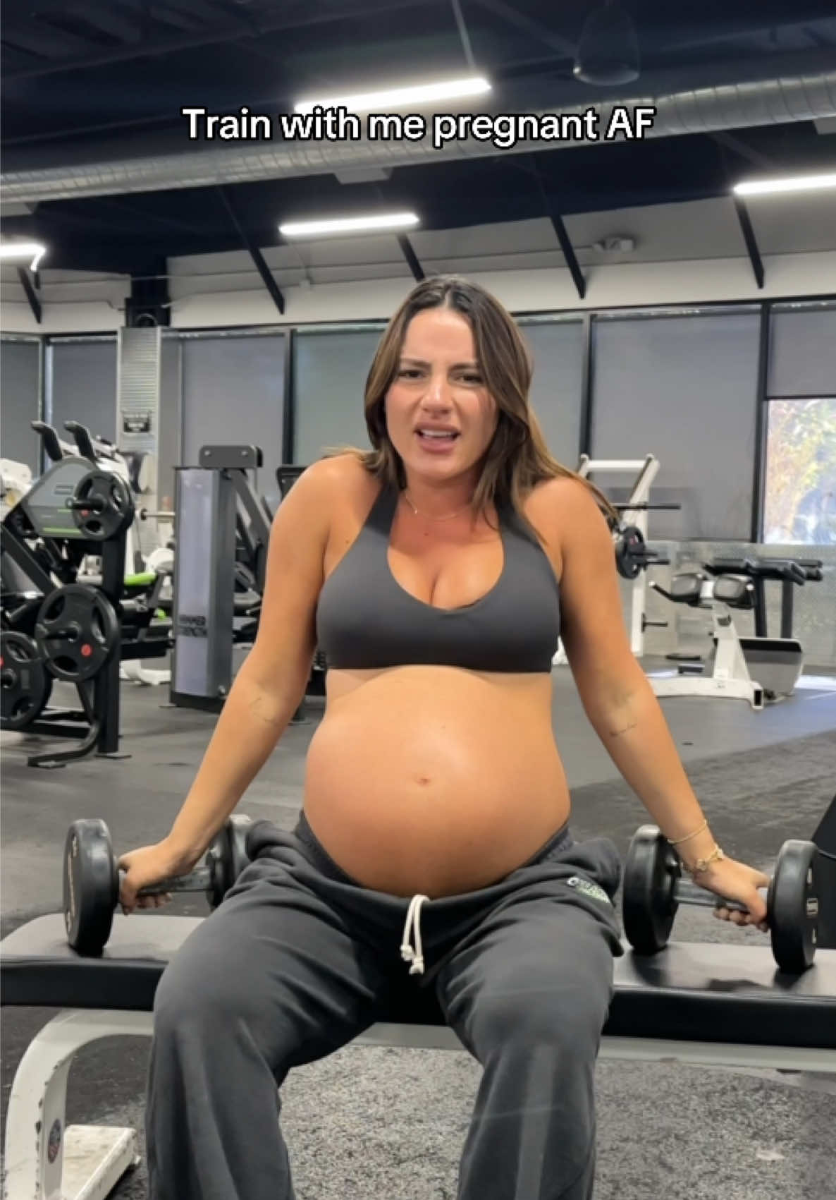 Recorded this before my ass ended up with high blood pressure and bed bound. Resting as I write this!  Tried my best so I really hope someone out there gets inspired to move their bodies today 💅🏽 Workout:  1. Bicep curls: 4 sets till failure strict  2. Wide seated rows: 4 sets 8-10 reps  3. Latt pull downs: 4 sets 10-12 reps  4. Rear delts flies: 5 sets till failure  More workouts on the Evolve You App! 💅🏽 #workout #gym #upperbody #gymmotivation 