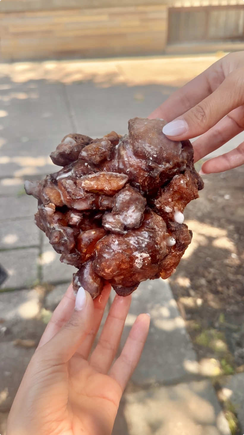 Best Apple fritter in Toronto?🍎#donuts #toronto #applefritter #foodies 