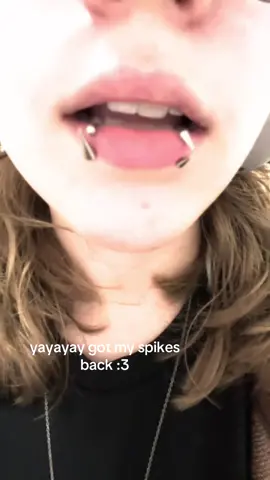 Spikethrine is backkkkk #snakebites #piercings #spike #liprings 