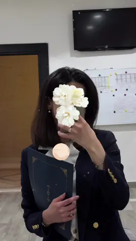 قولي وش مخبايه 🤍):