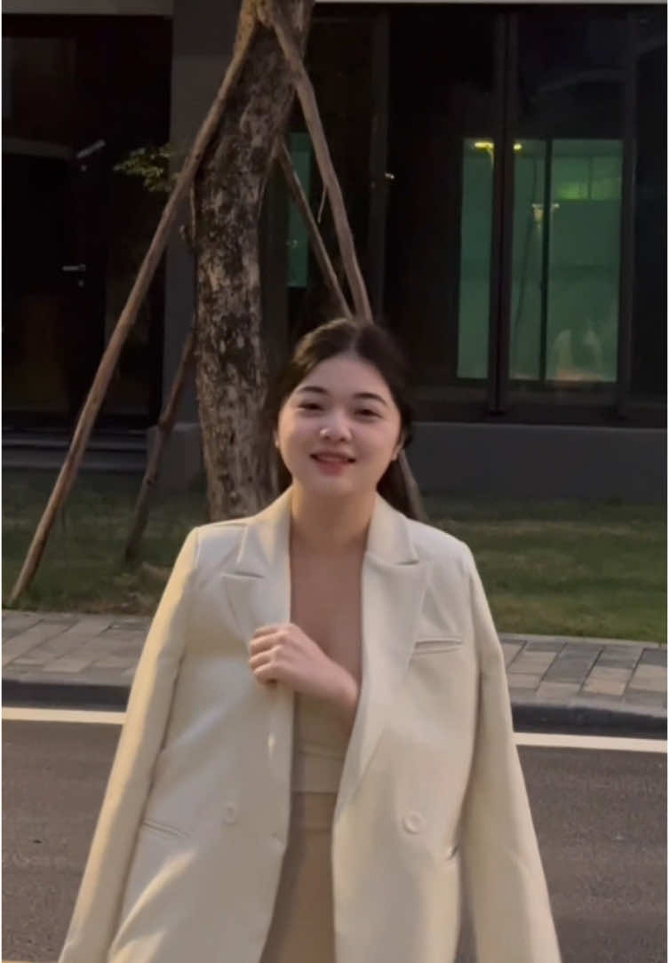 “Với một trái tim thuần khiết, mong rằng mọi thứ luôn dịu dàng với em☺️🌤️”