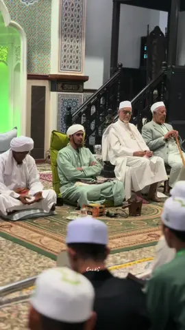 اللّٰهُمَّ إِنِّيْ أَسْأَلُكَ حُبَّكَ وَ حُبَّ مَنْ يُحِبُّكَ وَ حُبَّ عَمَلِ ِ يُقَرِّبْنِيْ إِلَى حُبِّكَ “Ya Allah aku minta kepadamu rasa cinta kepadaMu dan rasa cinta kepada orang yang mencintai Mu dan rasa cinta kepada amal yang dapat mendekatkan ku kepada cintamu.” #habibalizainalabidin #fyp #quotes #foryou #explore #bismillahfyp #islamic_video #majlistaklim #fyp #kualalumpur 