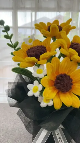 หมดในใจฉันมีเธอคนเดียวใจหัวใจ 🫰🏼🌻 #ฟีดดดシ #diyดอกไม้ลวดกํามะหยี่ #ดอกไม้วาเลนไทน์ #ช่อดอกไม้วาเลนไทน์ #ดอกไม้รับปริญญา #ของขวัญวันครบรอบ #ของขวัญรับปริญญา #ของขวัญให้แฟน #ทานตะวัน #ดอกทานตะวัน #ลวดกํามะหยี่ #ช่อดอกไม้ #ดอกไม้diy #ของขวัญในวันพิเศษต่างๆ 