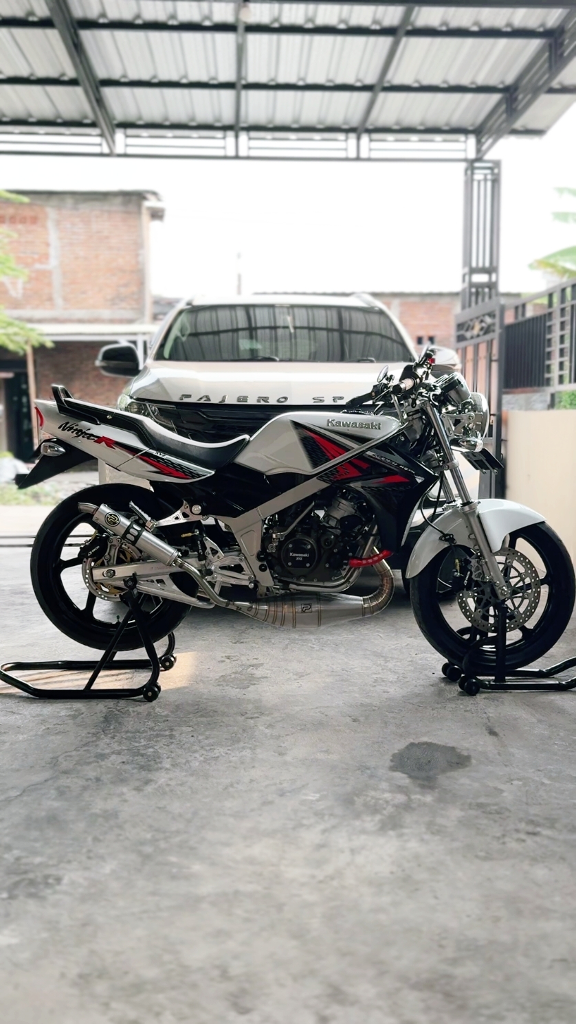 #ninja2tak #ninjass #2takmenolakpunah #2taklovers #2tak #ninja150 #kawasakininja #kawasaki #twostrokelover #twostrokeindonesia #twostroke #ninja150r #ninjarr #ninjar #twostrokepower #modifikasininja #ninjaalbino 