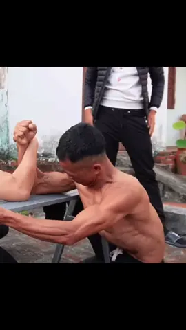 Anh Côn thế nào lại yếu 💀🙂‍↕️ #phd #phuonghuuduong #phdtroll #foryou #fyp #binhtubi #anhcon 