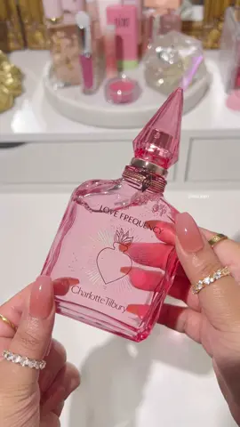 Obsessed with @Charlotte Tilbury Love frequency! The bottle is stunning! 💗✨ Absolutely in love with this rose scent, it’s musky and fresh at the same time. Beautiful opening with strong rose, pink pepper and musk notes. I can also smell Saffron and patchouli. The dry down  powdery.  This scent is very feminine. This perfume lasted 8 hours on my skin, it’s very long lasting. You need to smell it! It’s so good! 🩷🫶 Top note is Pink Pepper; middle notes are Rose and Saffron; base notes are Musk, Amberwood, Patchouli and Cashmere Wood. ***Please do not repost my content without my permission!*** AD-PR  #AD #CharlotteTilbury #Fragrance #magicbeautystars  #charlottetilburylovefrequency  #perfumelovers #perfume #perfumecollection #fragranceoftheday #fragrance #cutemakeup #pinkmakeup #prettymakeup #lipstick #fyp 