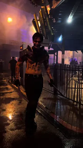 Tehe. no literally. #movieworldaus #movieworld #australia #viral #october #spookfest #frightnights #BookTok #themepark #themeparks #fypシ #horrornights #booktoker #actor #foryou #fright #nights 