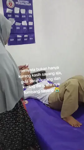sebelum suntikan meluncur harus ekting dulu sama bu bidan nya 🥲🤒ternyata suntikan kecil sakit daripada suntikan besar 🤪🤣🤭