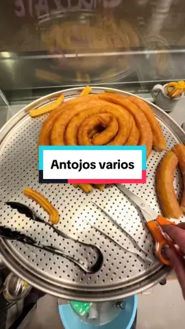 Aqui todos tenemos antojitos varios o si no que le digan a @Marc Flotats que ya casi un asiduo … #antojos #xurreriajalpuente #barcelona 