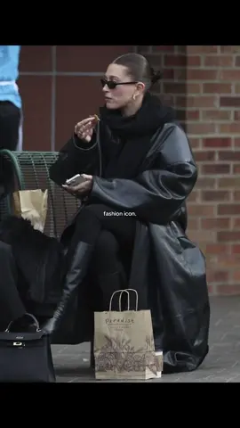 HB my fav fashion icon | #hb #haileybieber #fashion #icon #style #outfits #outfit #styleinspo #moodboard #pinterest #aesthetic #iheartnewyorkcityy #trending #viral #fyp #foryou #foryoupage #fyppp #fypppppppppppppp 