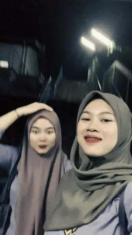 kerjo kui golek duit cah ora golek rai