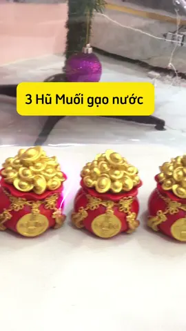 Set 3 hũ đựng muối gạo nước. Với ý nghĩa mang lại tài lộc, may mắn và thành công, đuọ chế tác tinh xảo đẹp mắt.#hutailoc #huvangtailoc #hudungmuoigaotailoc 