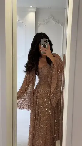 مغرمه بكل تفاصيله♥️🔥#فساتين سهره#فساتين_فخمه #فساتين_ناعمه 