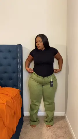 10/10!! #tiktokshopfinds #tiktokshopfind #jeanoutfits #denimoutfit #blackgirloutfits #blackgirltiktokers #flamingo #flamingojeans #cargojeans #jeansforwomen #denim #bluejeans #curvyjeans 