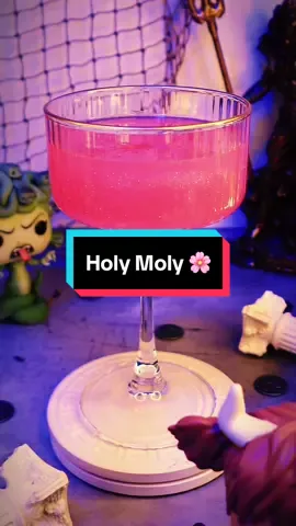 Holy Moly from The EPIC Saga 🌸  - - - - #nerdytavern #cocktail #mixology #bartender #poseidon #mythology #greekmythology #epic #epicsaga #odyssey #odysseus #jorgeriveraherrans #thundersaga #troydoherty #epicthemusical #circe #circesaga #holymoly #hermes @Jorge Rivera-Herrans @TROY 