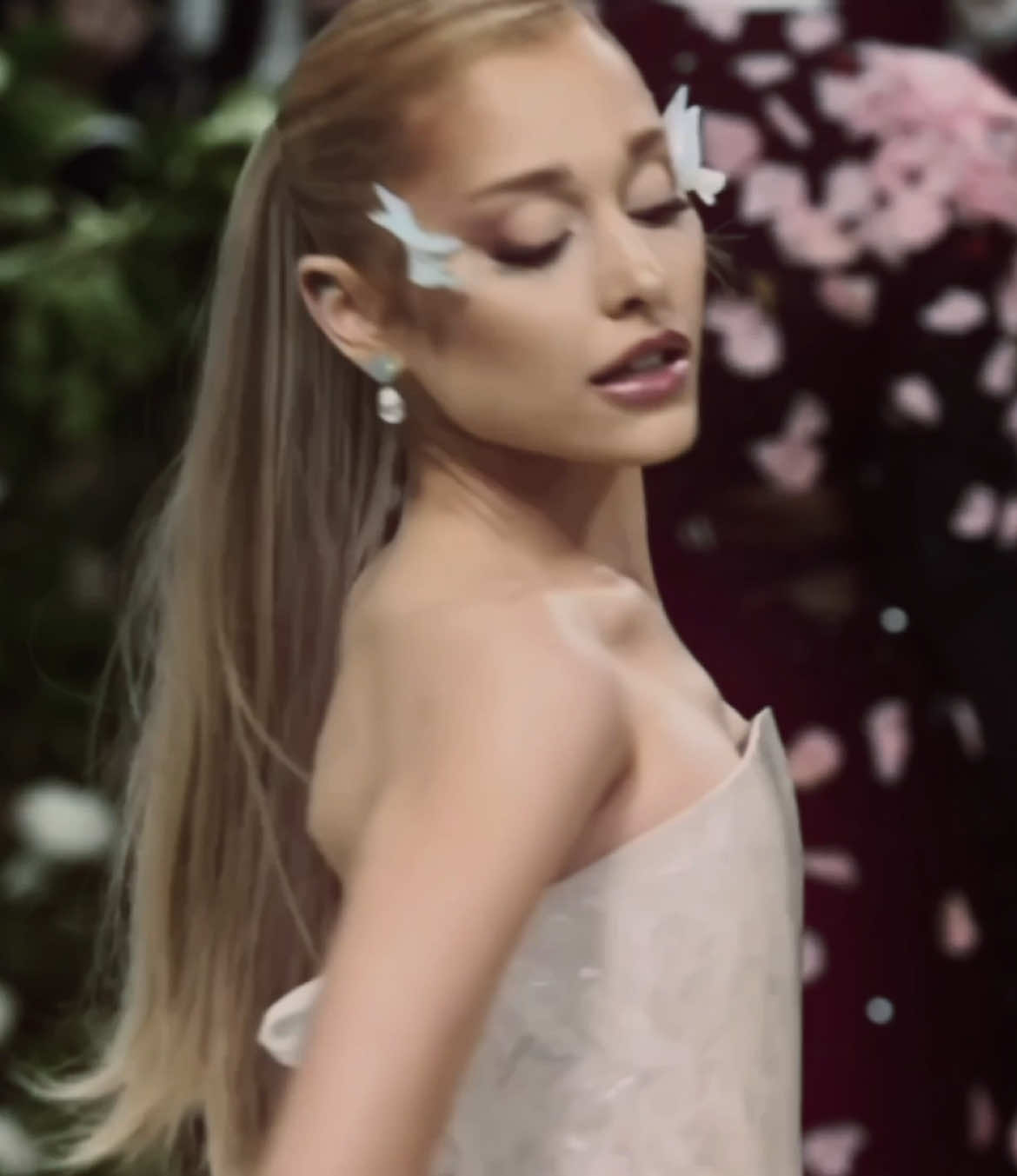 eternal sunshine deserves so much more i’m so sad. #fyp #foryou #arianagrande #foryoupagе #arianagrandeedits #viral #arianator #arianagrandeedit #vsp #xyzbca grammys nominations ariana