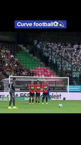 Bend it like Duarte⚽️💫🤩 Credits: @FC Groningen 📝 #freekickvids #fyp #tiktok #football #foryou #technique #curveball #benditlikebeckham #beckham #curve #larosduarte #duarte #laros #benditlikeduarte #freekick #footballfreekick #freekicks #fcgroningen #fypage 