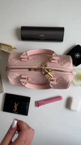 Что помещается в LV Speedy 20? #speedy20 #louisvuittonbag #louisvuittonbags #lvbag #lvbags #lvspeedy20 #lvspeedy #louisvuittonspeedy #louisvuittonspeedy20 #luxurybag #luxurybagsaddicted #luxurybags #чтопомещаетсявсумку #чтовсумке #всумке #луивитонсумка #луивиттонсумка #whatfitsinmybag #whatfitsinsidemybag #whatisinmybag #wiimb 