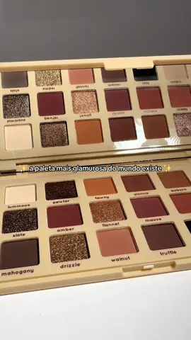 Cores neutras e brilho é tudo que a gente precisa, principalmente quando o Ano Novo está se aproximando… 👀✨